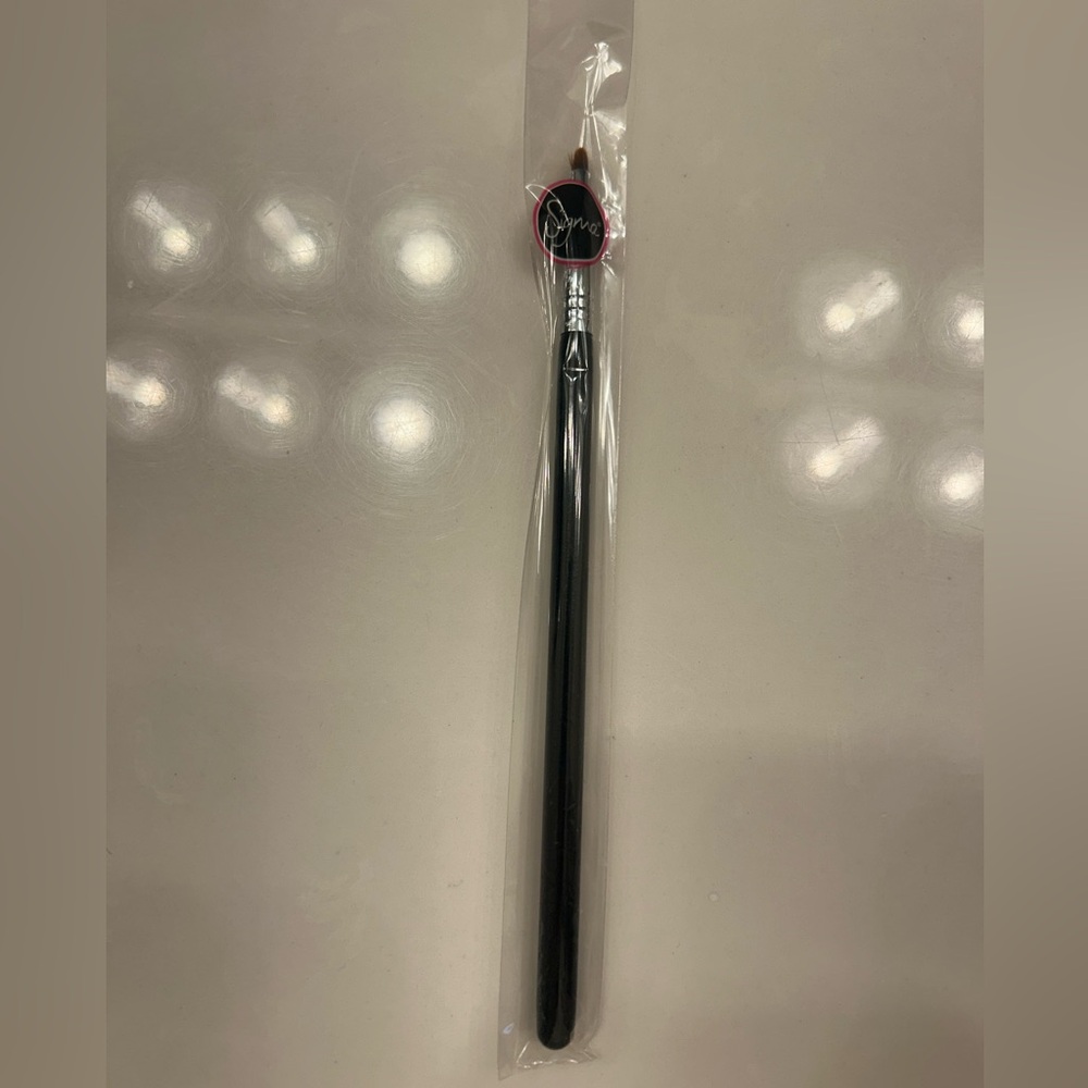 NIP SIGMA Pin Point Concealer Brush F68
